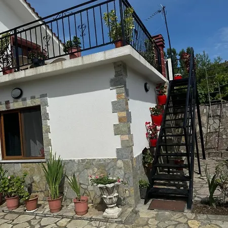 Bed & Breakfast Zefi Rrenc 3*