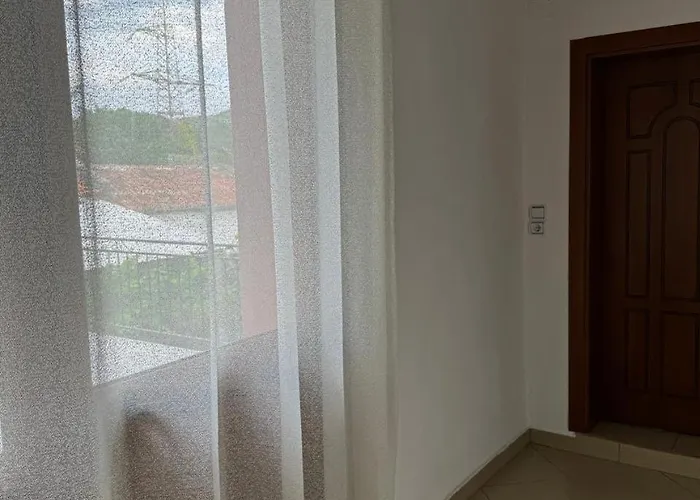 ベッド・アンド・ブレックファスト Zefi Rrenc 3*