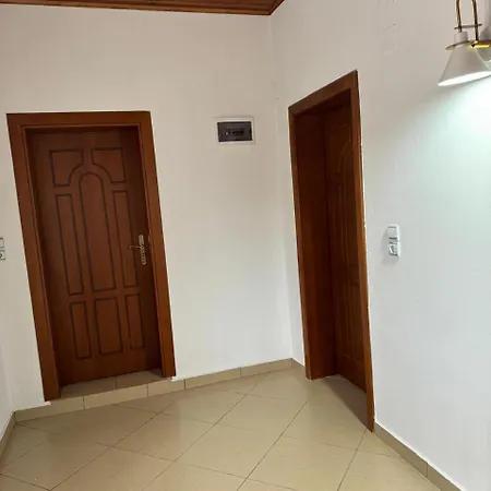 فندق مبيت وإفطار Zefi Rrenc Papaj