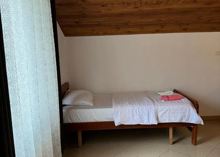 Zefi Rrenc 住宿加早餐酒店 3*